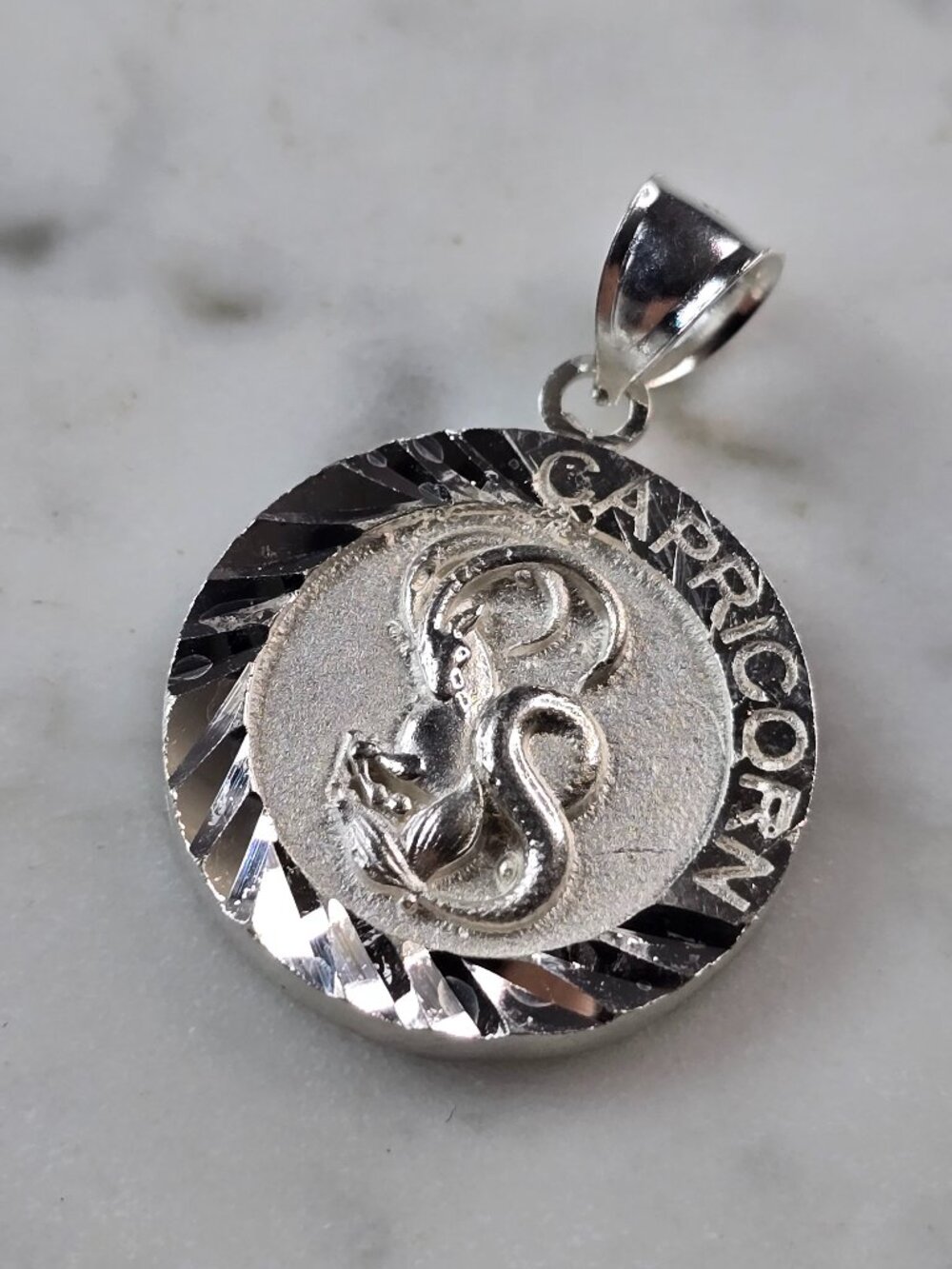 Womens Vintage Estate Sterling Silver Zodiac Capricorn Pendant 3.5g E5676